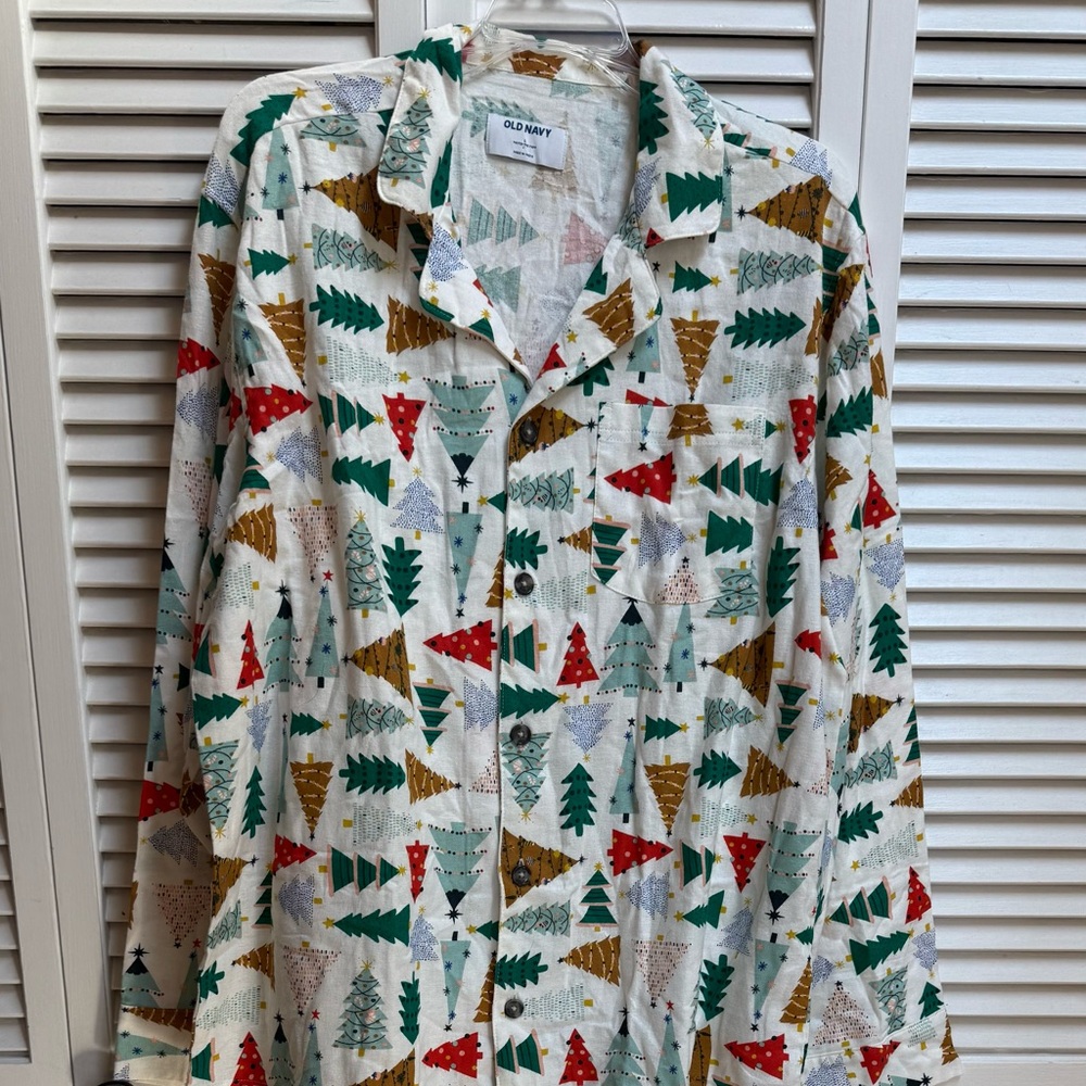 NWOT Old Navy Women's Pajama Set with Festive Tree Print